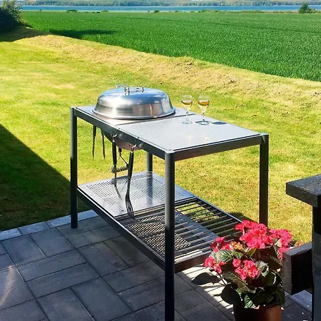 8 Person In Svendborg-by Traum *