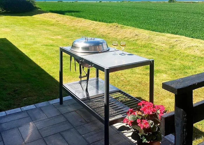 8 Person In Svendborg-by Traum *